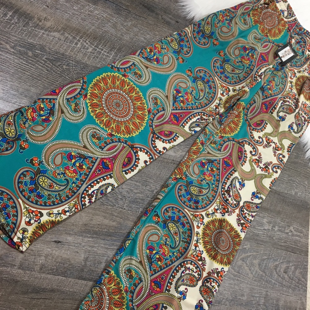 Win Win Stretch Wide Leg Paisley Print Slit Pants